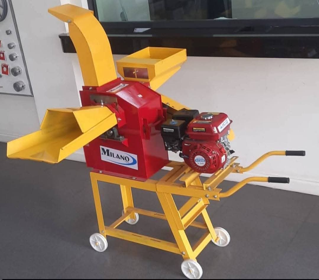 7.5hp petrol engine milano feed chopper machine.