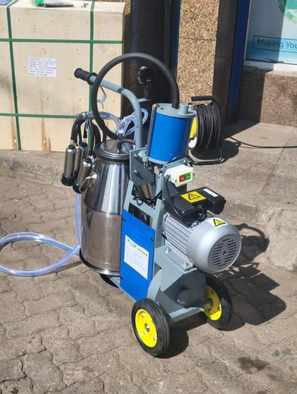 Single Burrel Aico milking machine