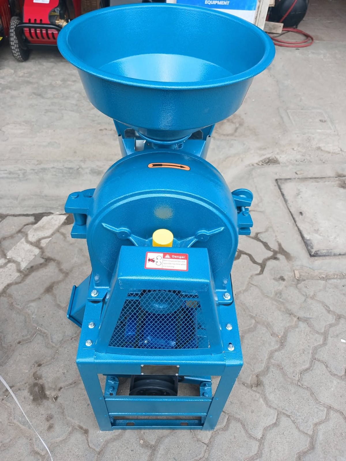 Rice milling machine