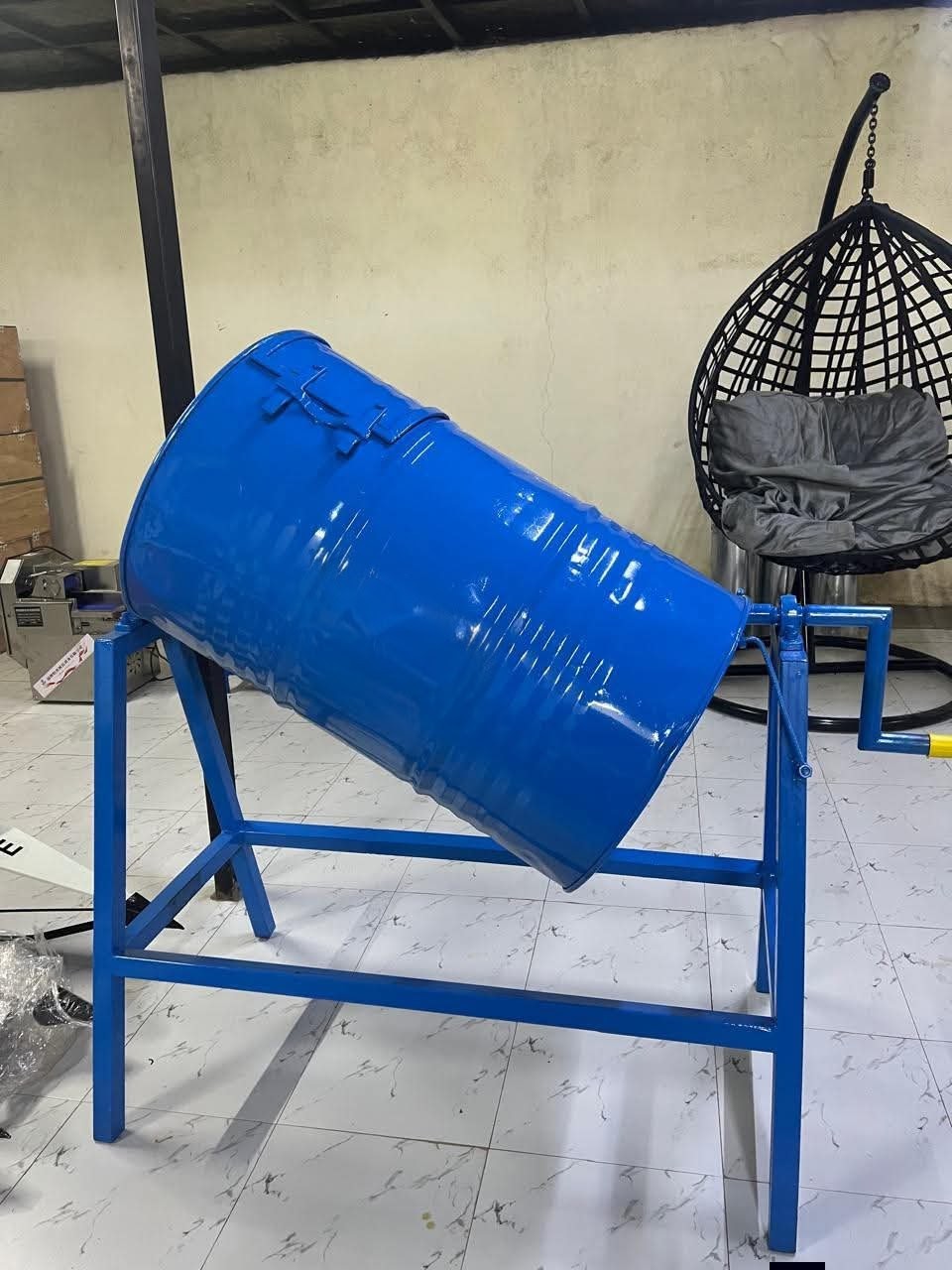 Manual feeds mixing drum mixer
